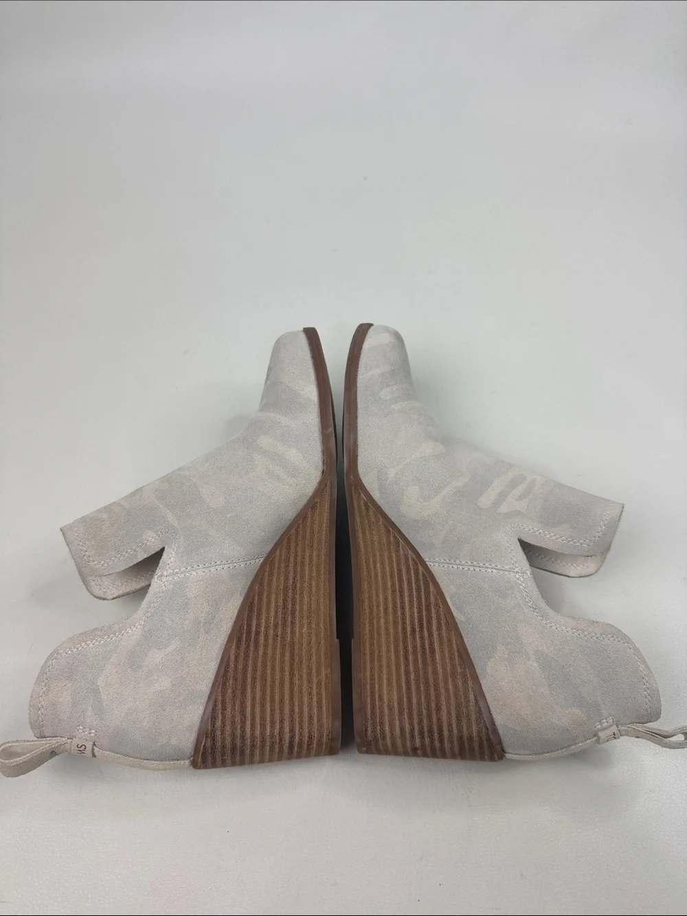 Toms cream light